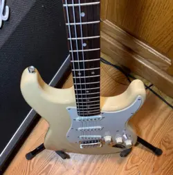 STRAT STRATOCASTER WITH