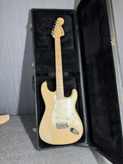 FENDER STRATOCASTER MADE IN USA HIGHWAY ONE STRATOCASTER TRANSPARENT BLONDE