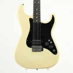 SQUIER BY FENDER BOXER ST-331 SNOW WHITE USED 1985 BASSWOOD BODY W/SOFT CASE