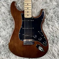 STRATOCASTER WALNUT 11