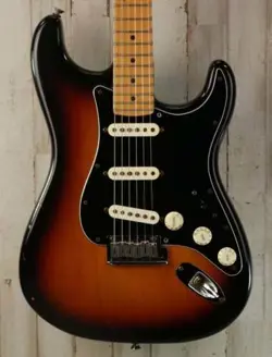 USED FENDER AMERICAN SERIES STRATOCASTER (260)