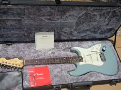 2017 FENDER AMERICAN PROFESSIONAL STRATOCASTER BLUE/GREEN WITH CASE COA MANUAL