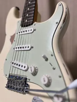 STRATOCASTER RELIC HARD