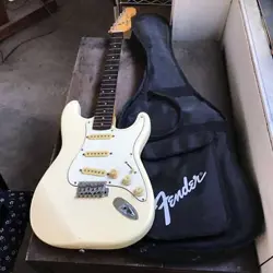 OPERATIONCONFIRMED FENDER STRATOCASTER SQUIER WHITE