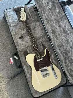 FENDER LIMITED EDITION SHOWCASE TELECASTER OLYMPIC PEARL USED