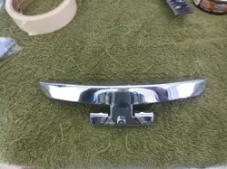 ARMREST AND TAILPIECE