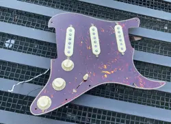 GENUINE FENDER PRE-WIRED CUSTOM SHOP '69 LOADED STRAT 11-HOLE BLACK PICKGUARD