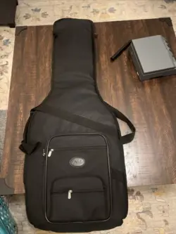 FENDER PADDED ELECTRIC GUITAR GIG BAG BLACK WITH BACK STRAPS
