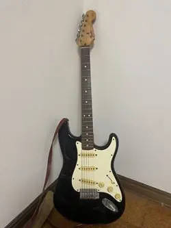 FENDER MEXICO STRATOCASTER WITH STRAP
