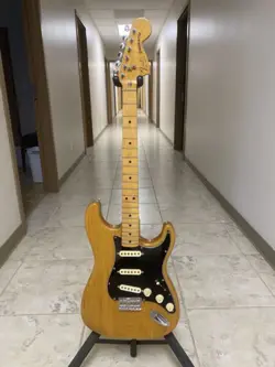 1977 FENDER STRATOCASTER  ELECTRIC GUITAR NATURAL HARDTAIL