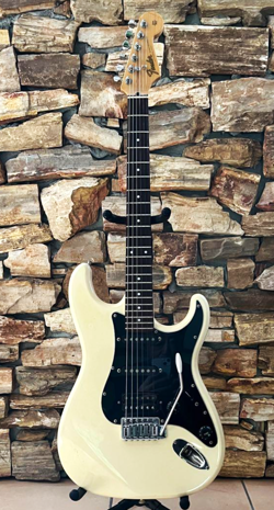 STM-60R STRATOCASTER MEDIUM