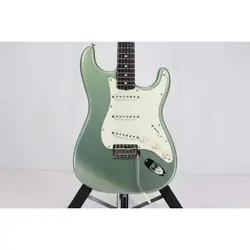 FENDER 62 STRATOCASTER ELECTRIC GUITAR-02