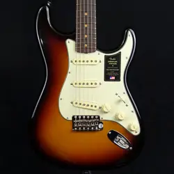 ELECTRIC GUITAR FENDER AMERICAN VINTAGE II 1961 STRATOCASTER 3-COLOR SUNBURST