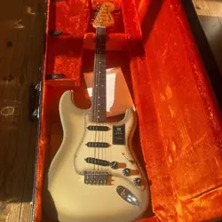 ELECTRIC GUITAR FENDER 70TH ANNIVERSARY VINTERA II ANTIGUA STRATOCASTER