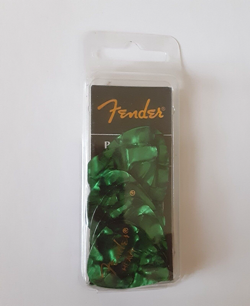 GENUINE FENDER HEAVY GUITAR PICKS PACK OF 12 GREEN MOTO 098-0351-971 ***READ***