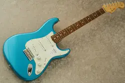 FENDER MADE IN JAPAN TRADITIONAL II '60S STRATOCASTER LAKE PLACID BLUE ROSEWOOD