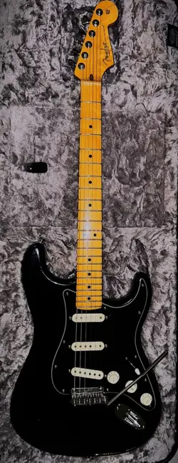 FENDER AMERICAN PROFESSIONAL II STRATOCASTER - BLACK