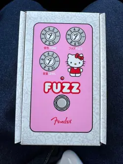 FENDER HELLO KITTY FUZZ PINK GUITAR EFFECT PEDAL