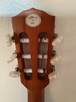 ACOUSTIC GUITAR SATIN