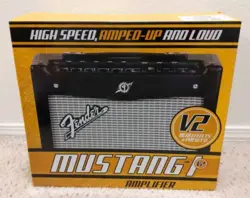 FENDER MUSTANG I V2 GUITAR AMPLIFIER WITH COVER