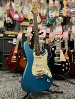 FENDER  CLASSIC SERIES '60S STRATOCASTER -LAKE PLACID BLUE- 2004