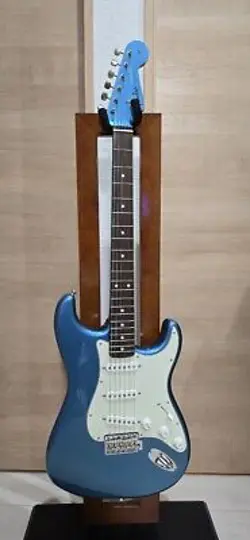 STRATOCASTER -LAKE PLACI