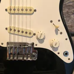 STANDARD STRATOCASTER 1983