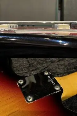 FENDER AMERICAN VINTAGE '62 JAGUAR 3-COLOR SUNBURST USED ELECTRIC GUITAR