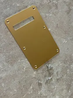 PLATE TREMOLO STRATOCASTER