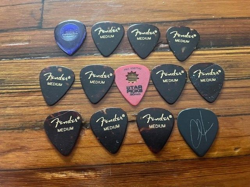 LOT OF VINTAGE GUITAR PICKS 13 FENDER