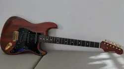 STRATOCASTER WALNUT GOLD