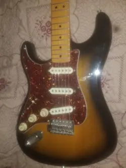 LEFTY 2011 FENDER SQUIER CLASSIC VIBE 50S STRATOCASTER