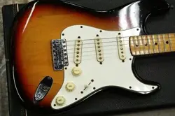 FENDER STRATOCASTER 3-TONE SUNBURST/ MAPLE NECK 1974 VINTAGE 3.42KG PRICE DOWN S