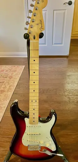 2019 FENDER SUNBURST STRATOCASTER GUITAR