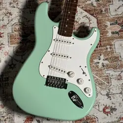 SQUIER BY FENDER AFFINITY SERIES STRATOCASTER SURF GREEN 3.29KG