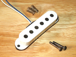 FENDER 2000 USA WHITE SINGLE COIL AMERICAN STRATOCASTER BRIDGE PICKUP