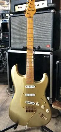 PICKUP EQUIPPED WITH