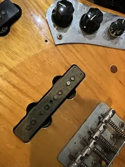 FENDER JAZZ BASS 1980S