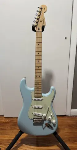 FENDER PLAYER STRATOCASTER LIMITED-EDITION ELECTRIC GUITAR SONIC BLUE WITH CASE