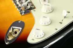 FENDER TRADITIONAL II 60S STRATOCASTER 3-TONE SUNBURST USED, MINOR WEAR