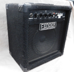 FENDER RUMBLE 15 WATT BASS AMPLIFIER