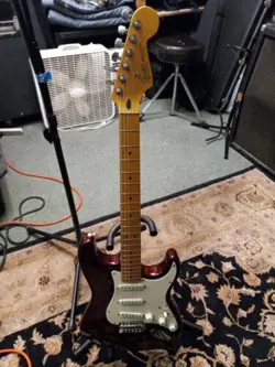 FENDER STRATOCASTER MIM GUITAR CANDY RED