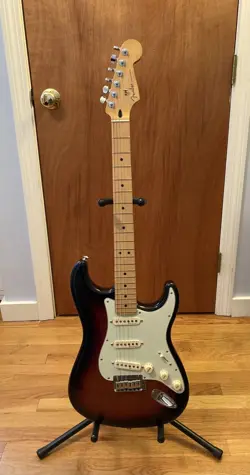 SUNBURST W/FENDER HSC
