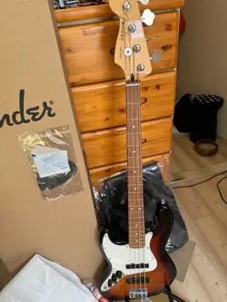 FENDER JAZZ LEFT