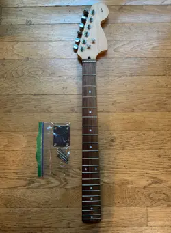 FENDER STANDARD SERIES STRATOCASTER NECK 21 MEDIUM JUMBO FRETS 