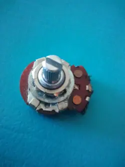 VINTAGE 1972 FENDER STRATOCASTER GUITAR-250K POT 137-7236