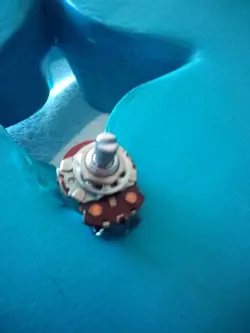 VINTAGE USA 1972 FENDER STRATOCASTER GUITAR PARTS - TONE POT WITH CAPACITOR