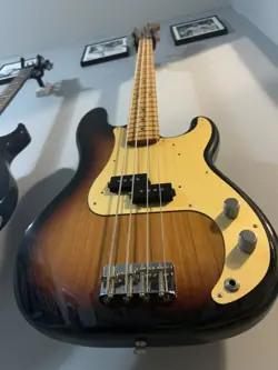 FENDER PRECISION BASS IN SUNBURST