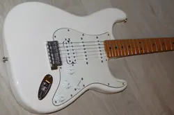 FENDER STANDARD STRATOCASTER HSS ARCTIC WHITE 2015 MIM