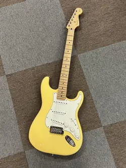 FENDER PLAYER STRATOCASTER, MAPLE FINGERBOARD, BUTTERCREAM